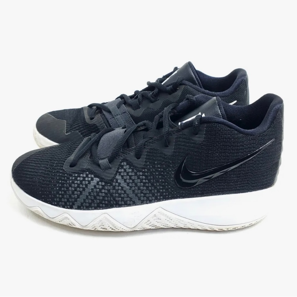 Nike Kyrie Flytrap basketball sneakers